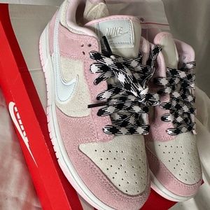 Size 7.5 - Nike Dunk Low LX Pink Foam Size: 7.5 NIB